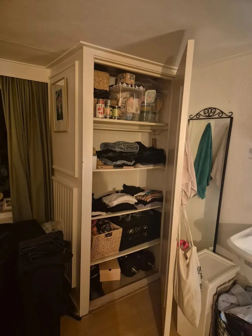 Comfortable and spacious student room in 