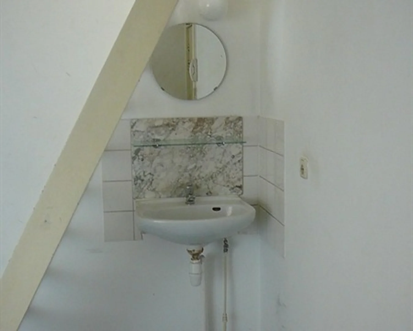 Camera per studenti in  con area studio e servizi in comune