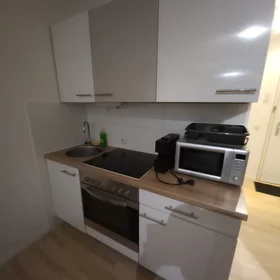 Entire apartment at Kreuzhofstraße, image 3 of 7
