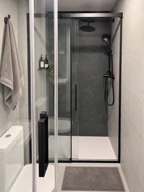 Private room at Carrer de García Lorca, image 8 of 23