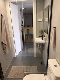 Private room at Carrer de García Lorca, image 8 of 23