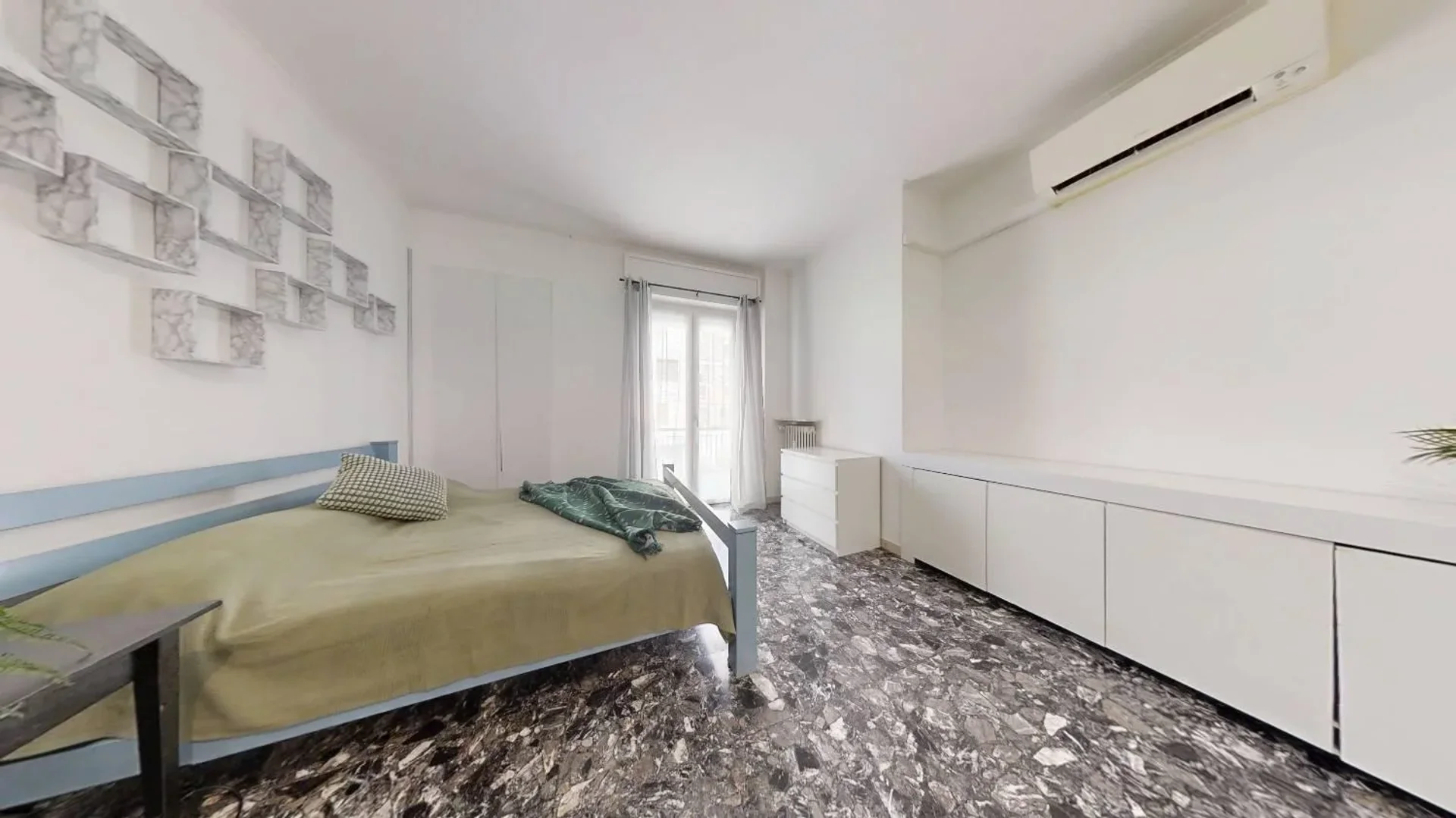 Habitación estudiantil económica con ubicación conveniente en 
