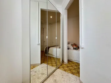 Stanza privata in Gran Via de les Corts Catalanes, Eixample, immagine 3 di 10