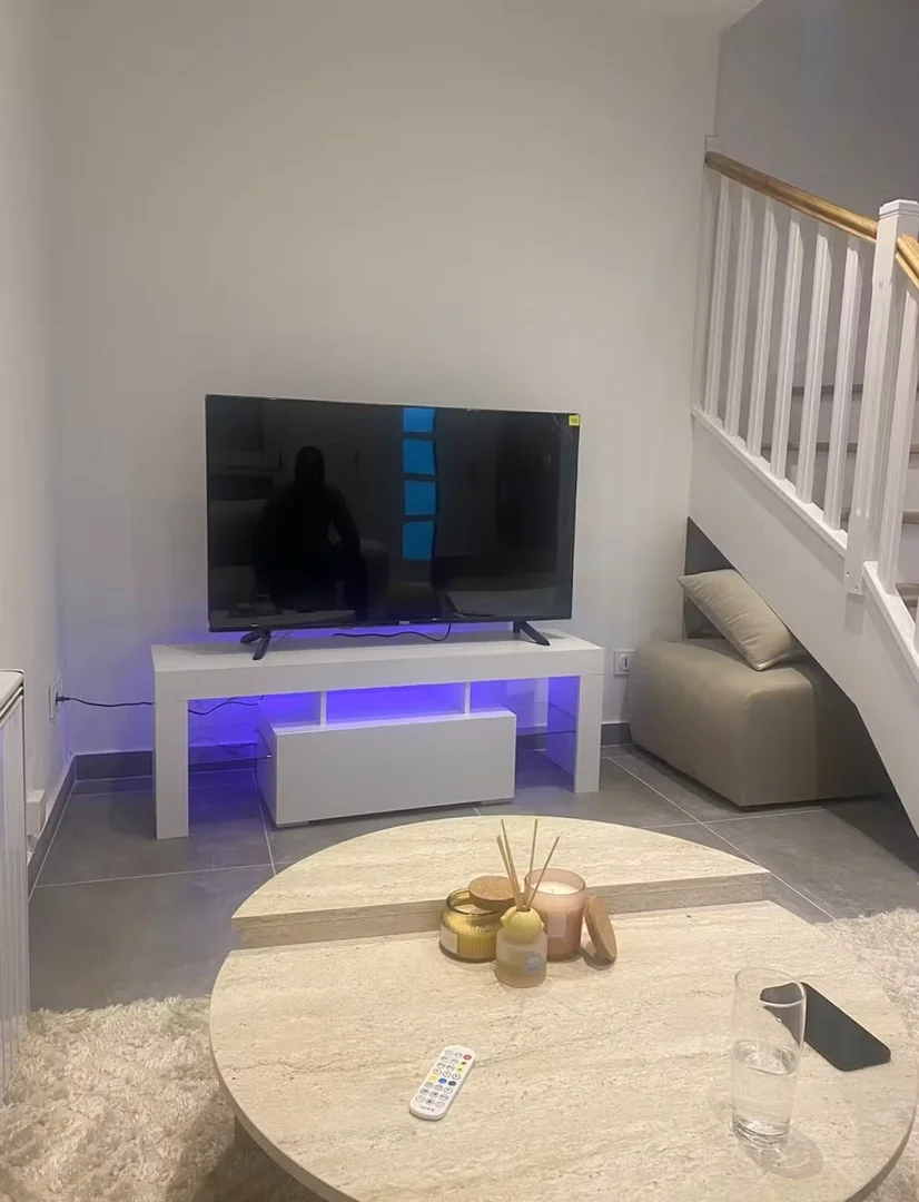 Quarto de estudante confortável e espaçoso em 