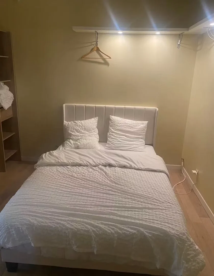 Quarto para alugar em apartamento de estudantes em , totalmente mobilado