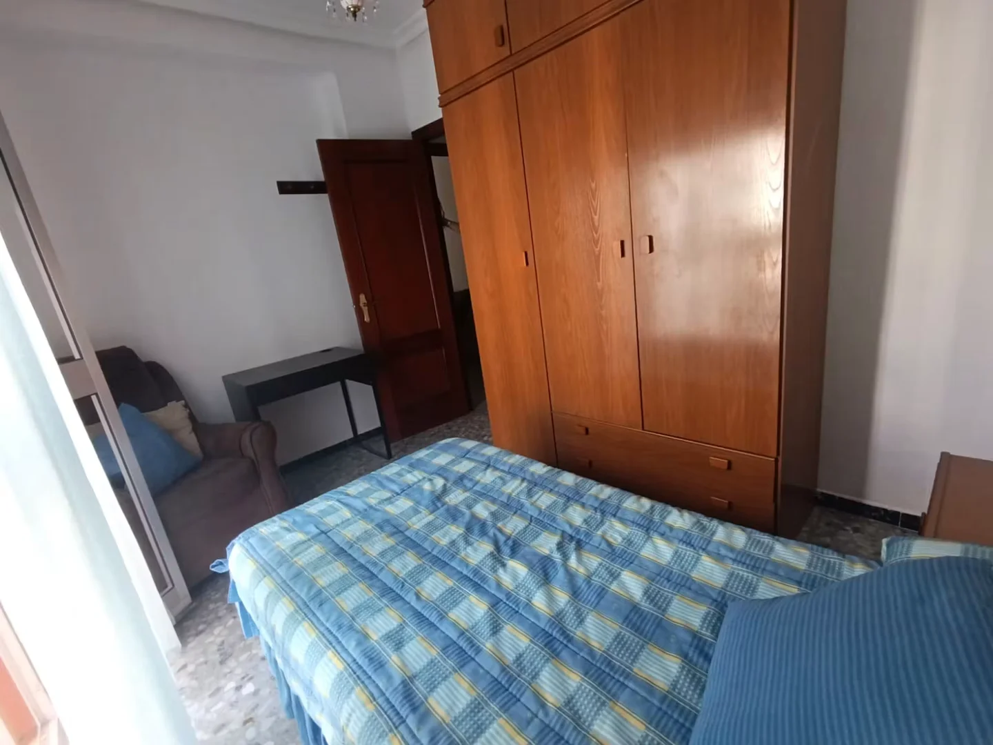 Bezahlbares Zimmer für Studenten mit ausreichender Beleuchtung in 