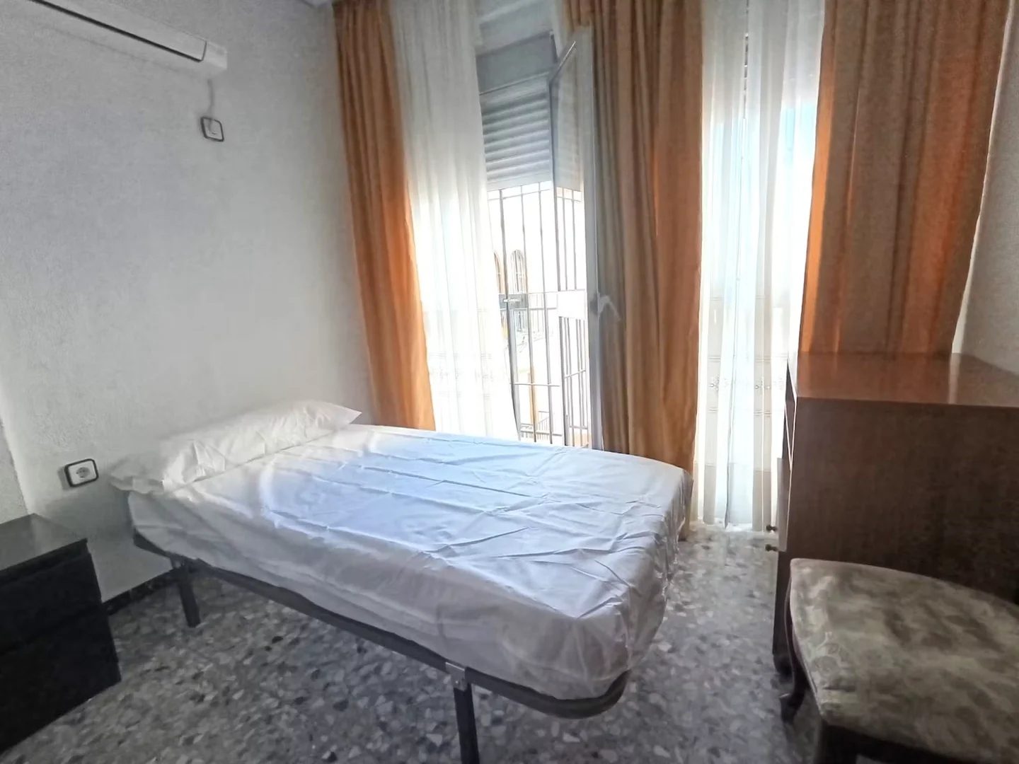 Habitación para estudiantes en  con modernas comodidades