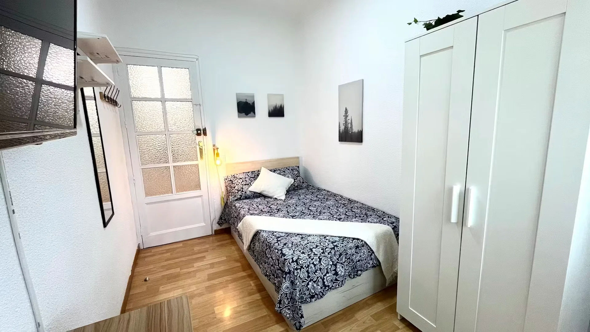 Funktionelles Studentenzimmer perfekt zum Studieren in