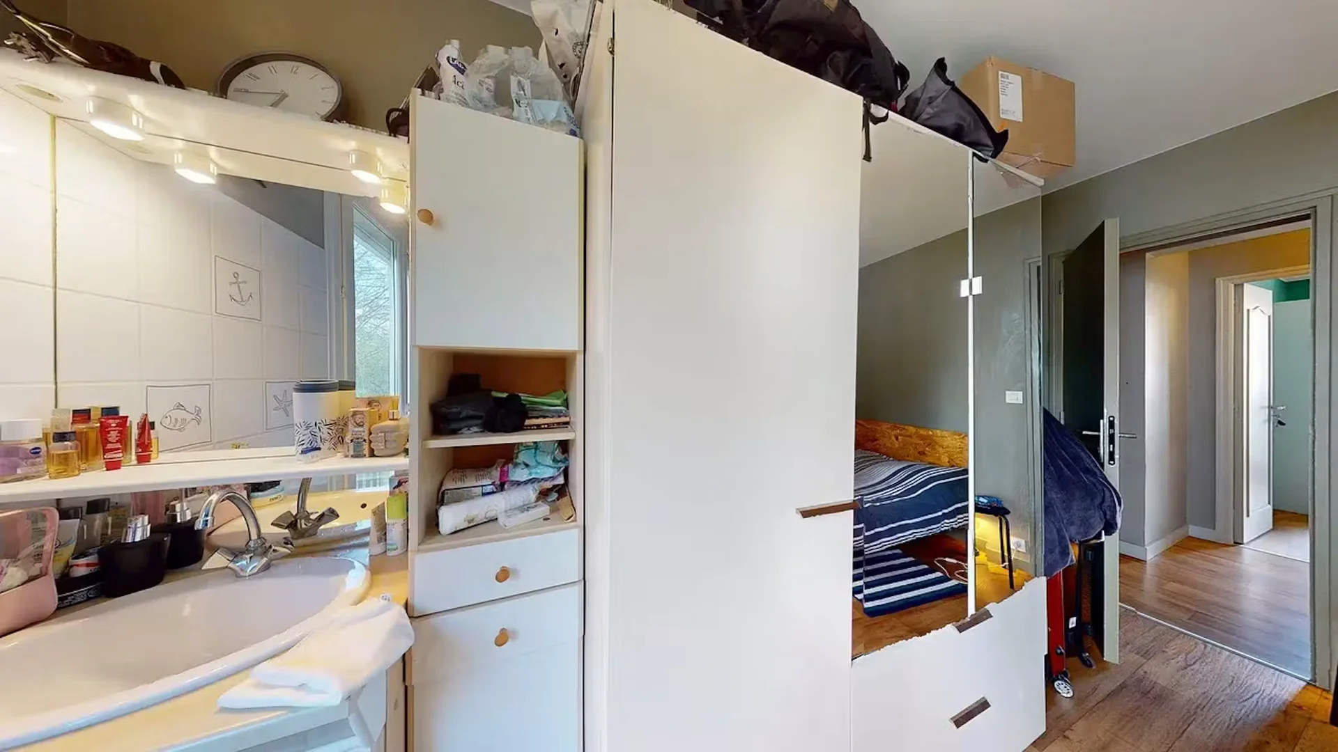 Camera per studenti economica con posizione comoda a