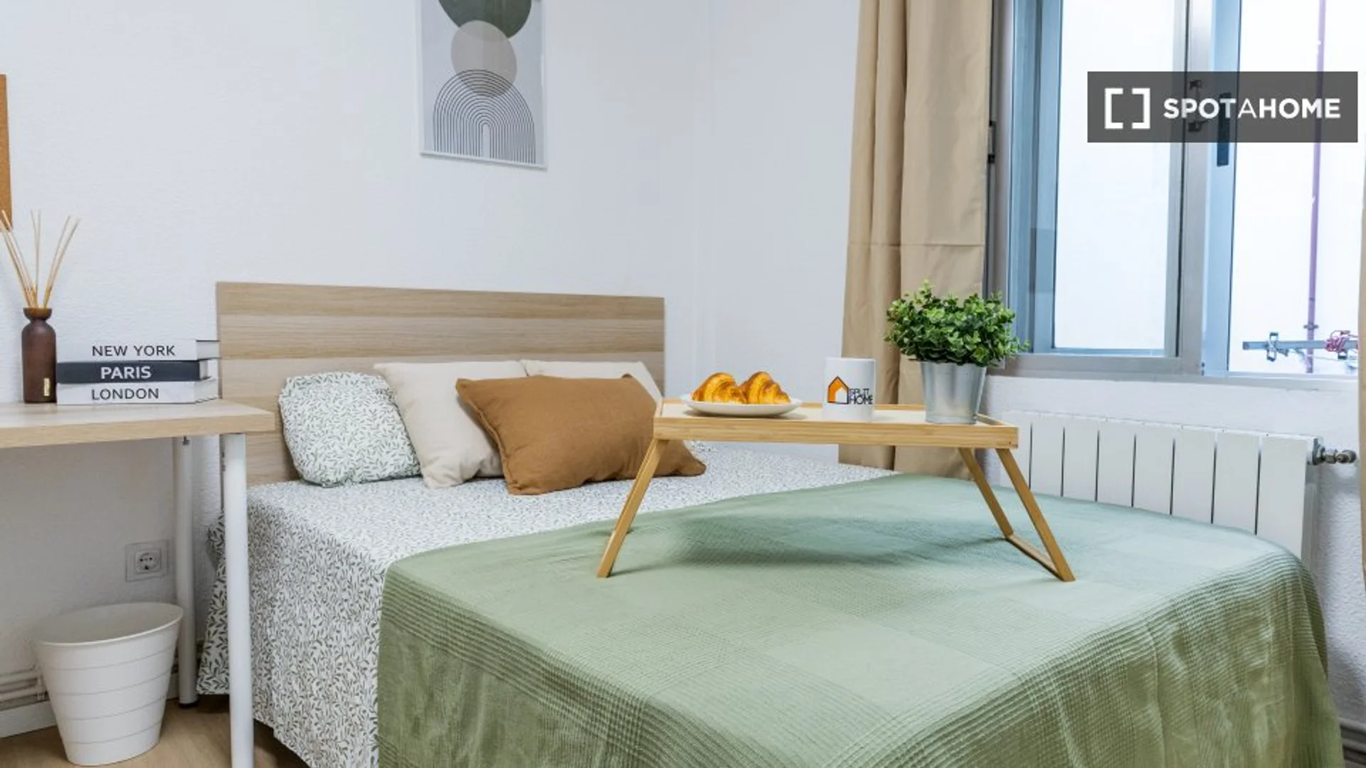 Chambre abordable pour les étudiants avec un bon éclairage dans 