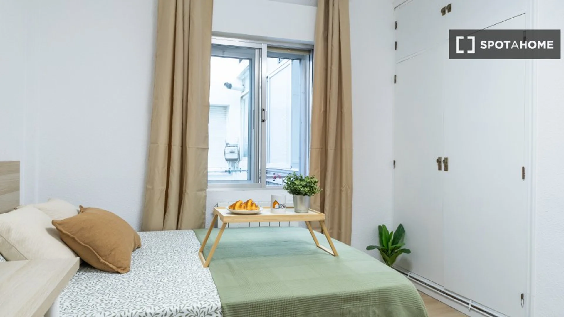 Chambre à louer dans un appartement d'étudiant à , entièrement meublée