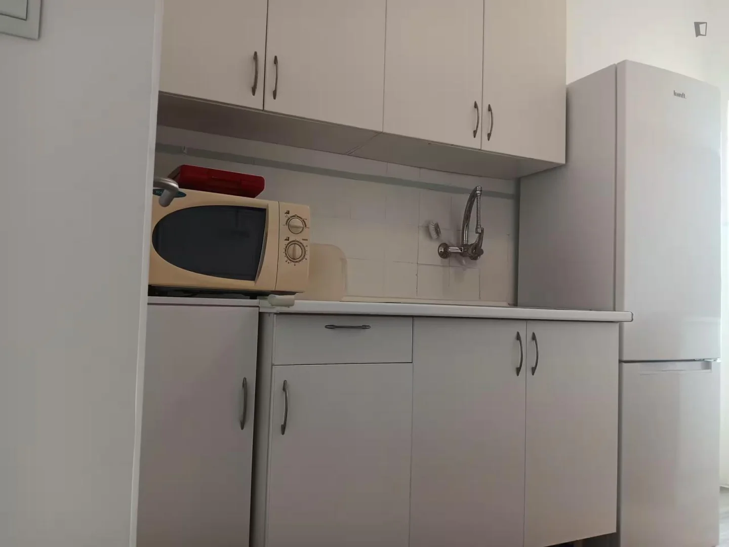  bölgesinde uygun konuma sahip ekonomik öğrenci odası