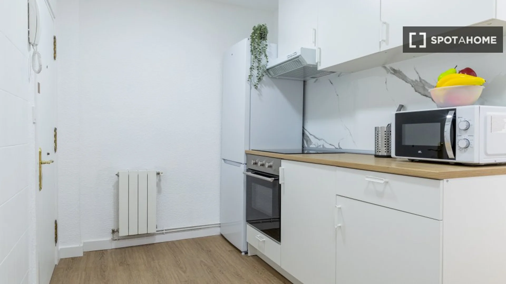 Funktionelles Studentenzimmer perfekt zum Studieren in 