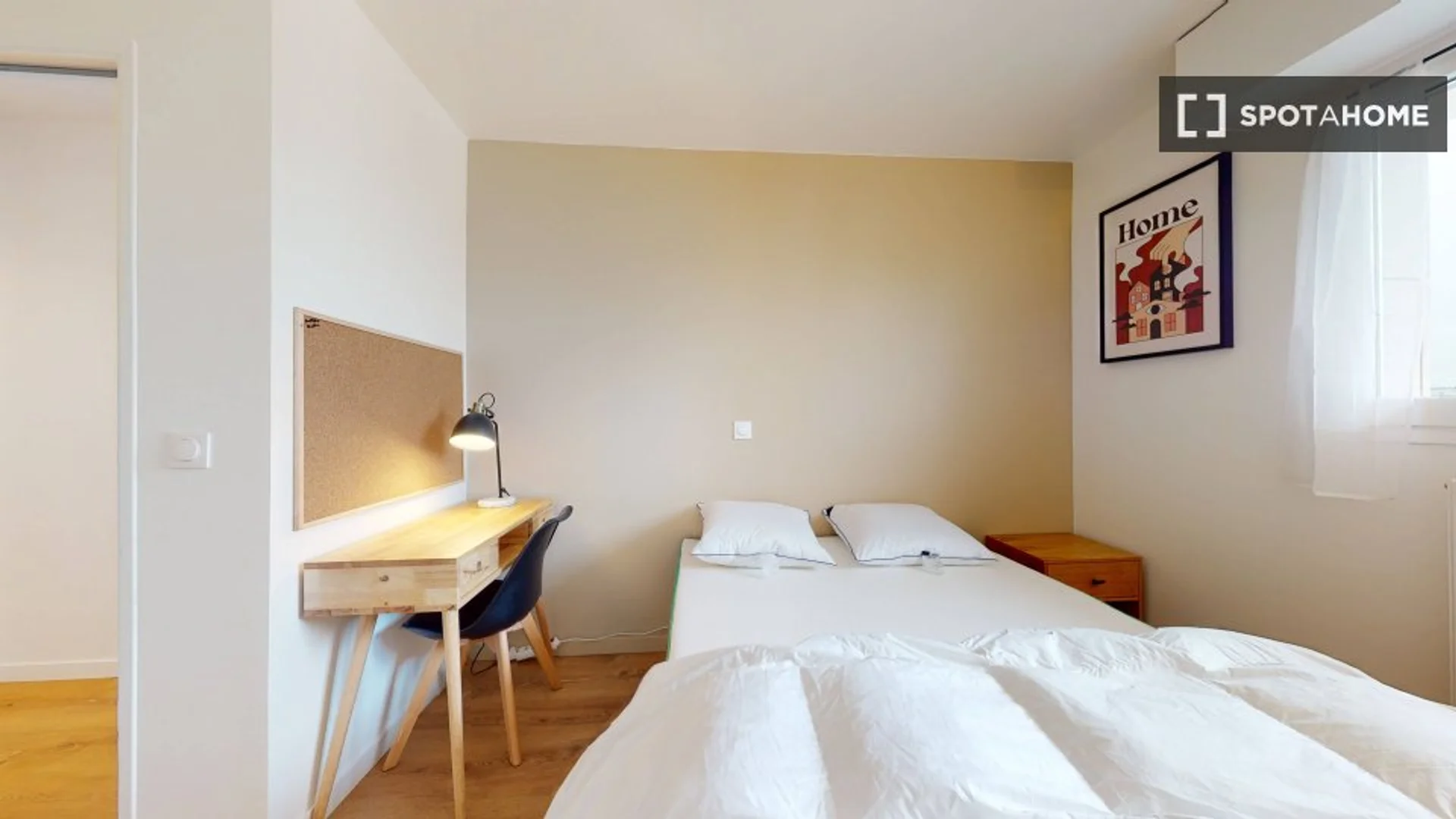 Room for rent in student apartment in , fully furnished