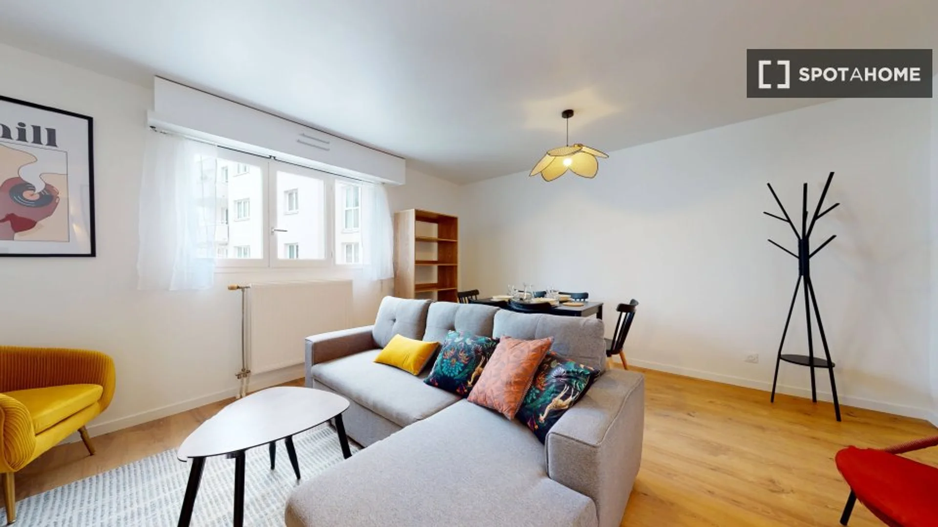 Comfortable and spacious student room in 