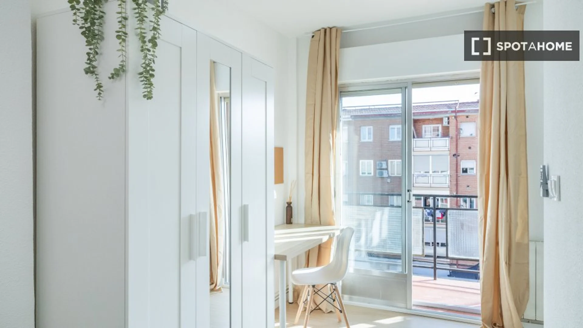 Chambre à louer dans un appartement d'étudiant à , entièrement meublée