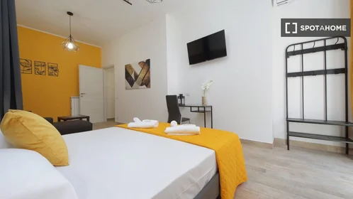 Entire apartment at Via Pescaglia, image 6 of 19