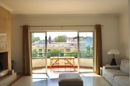 Alojamiento con 3 habitaciones en {area}