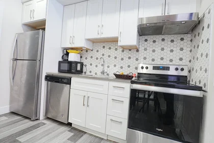 Entire apartment at Boulevard Décarie 4586, image 11 of 12