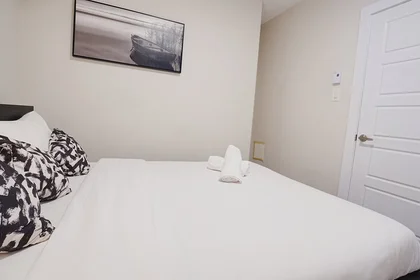Entire apartment at Boulevard Décarie 4586, image 7 of 12
