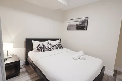 Entire apartment at Boulevard Décarie 4586, image 8 of 12