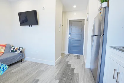 Apartamento inteiro em Boulevard Décarie 4586, imagem 12 de 13