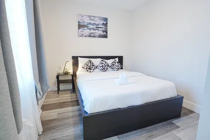 Apartamento inteiro em Boulevard Décarie 4586, imagem 6 de 13