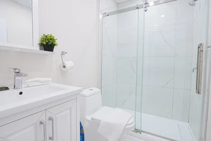 Apartamento inteiro em Boulevard Décarie 4586, imagem 9 de 13