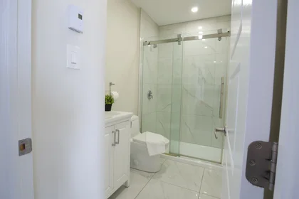 Apartamento inteiro em Boulevard Décarie 4586, imagem 3 de 15