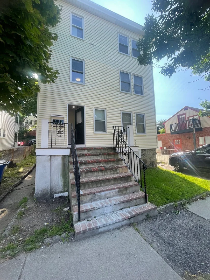 250, Hyde Park Ave., Unit 1A, Jamaica Plain, Boston, MA, 02130