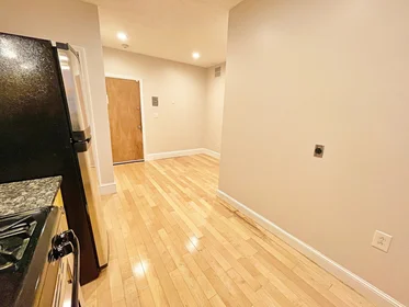 Appartamento intero in residence in 182, Cottage St., Unit 101, East Boston, Boston, MA, 02128, immagine 10 di 21