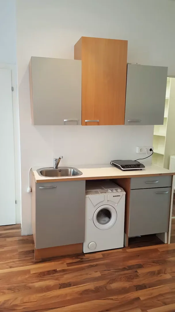 Öğrenciler için rahat oda bölgesinde mevcut