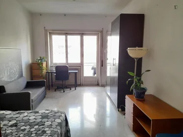 Chambre privée à Via Sant'Agatone Papa, image 8 de 11