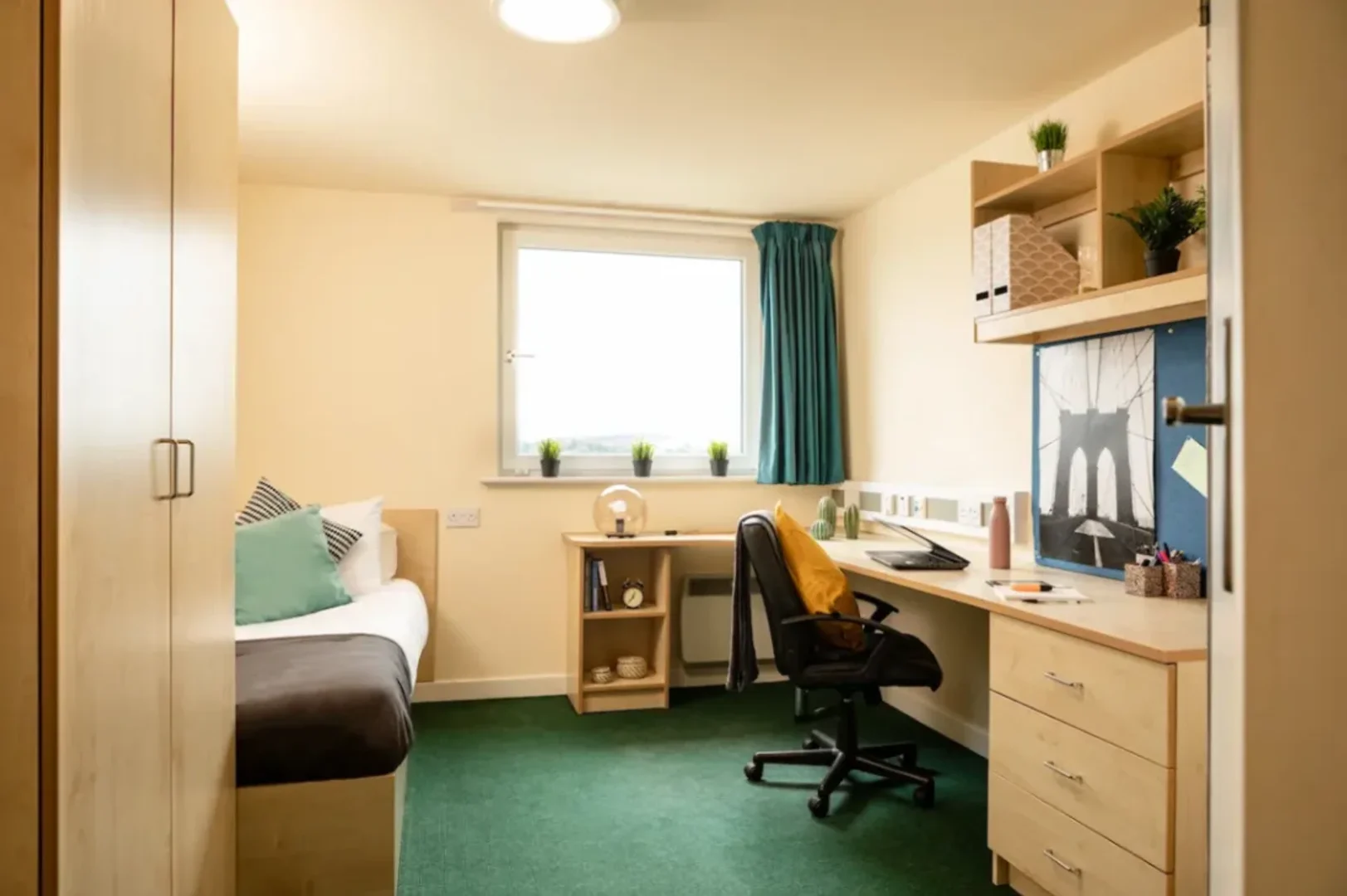 Chambre conviviale pour les étudiants dans  avec des équipements modernes