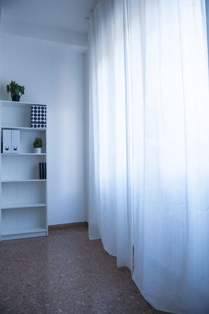 'de öğrenci dairesinde, tamamen mobilyalı kiralık oda