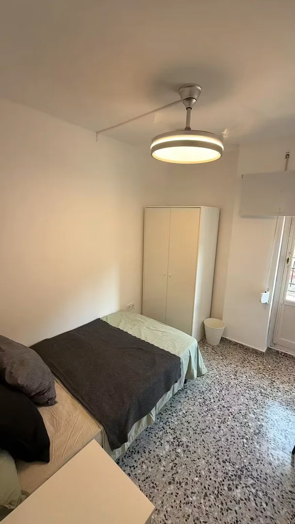 Confortevole e spaziosa stanza per studenti in 