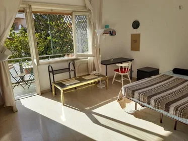 Habitación privada en Via Sant'Agatone Papa, imagen 1 de 10