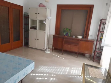 Chambre privée à Via Sant'Agatone Papa, image 3 de 16