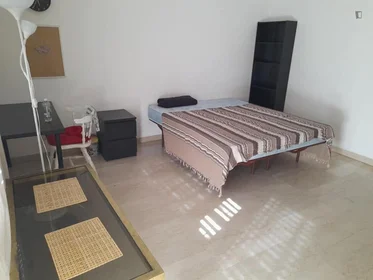Chambre privée à Via Sant'Agatone Papa, image 5 de 16