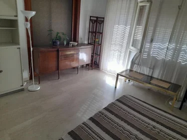 Chambre privée à Via Sant'Agatone Papa, image 8 de 16