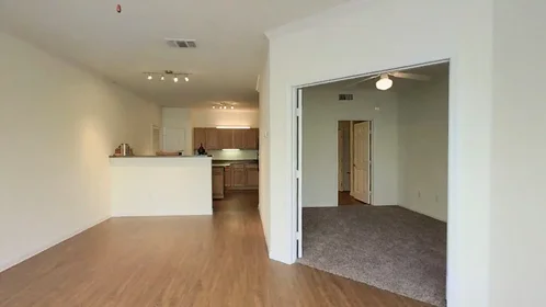 Stanza privata in Huebner Road, immagine 23 di 31