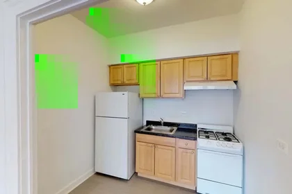 Quarto privado em South Everett Avenue, imagem 2 de 15