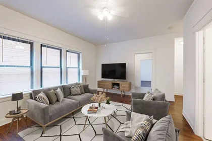 Quarto privado em South Everett Avenue, imagem 12 de 15