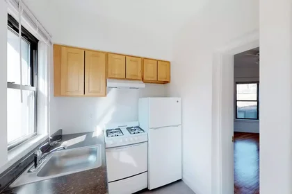 Quarto privado em South Everett Avenue, imagem 15 de 15