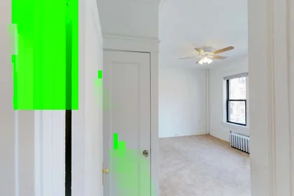 Quarto privado em South Everett Avenue, imagem 8 de 15