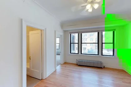 Quarto privado em South Everett Avenue, imagem 9 de 15