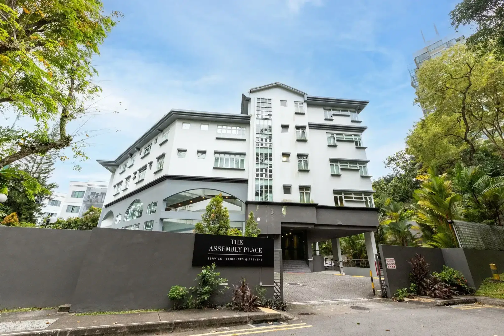 Chic studio apartment near campus in