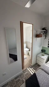 Quarto privado em Calle Poeta Blas de Loma, San Blas-Santo Domingo, imagem 1 de 10