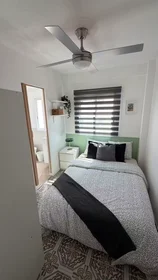 Privatzimmer in der Calle Poeta Blas de Loma, San Blas-Santo Domingo, bild 4 von 10