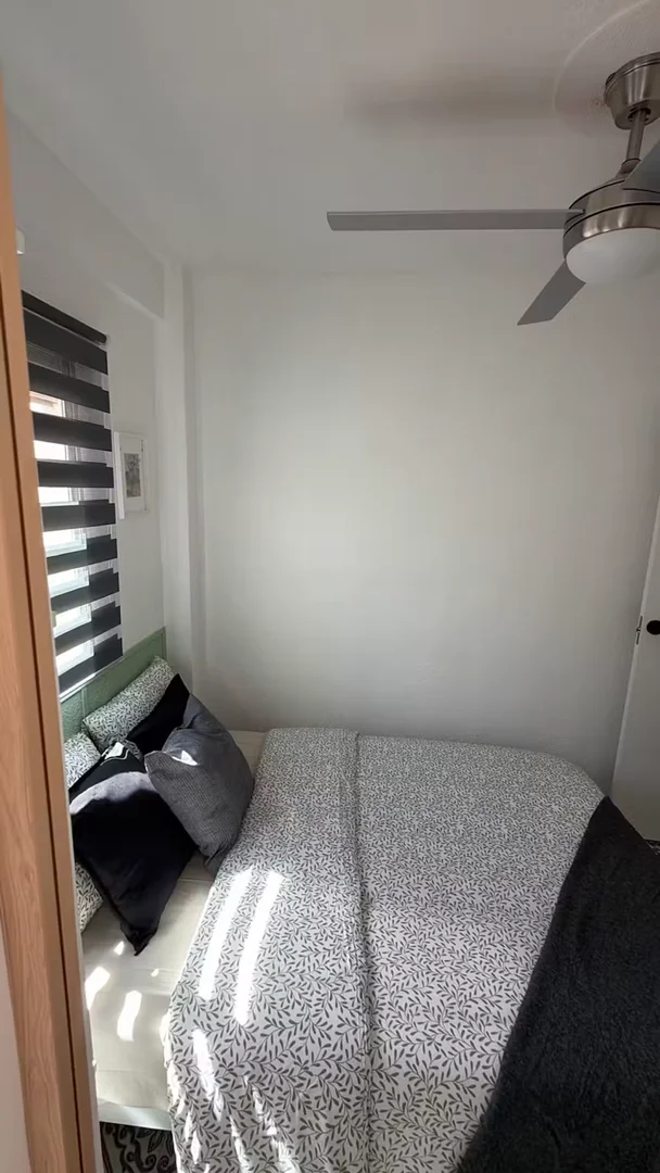 Quarto de estudante económico com localização conveniente em 